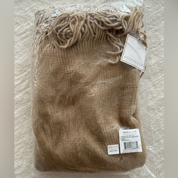 Shiraleah Rowan Poncho NWT - Picture 3 of 4